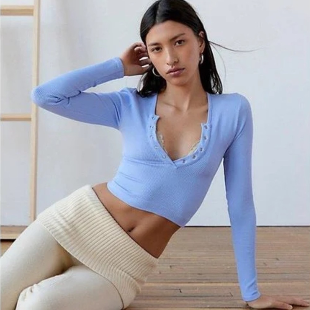 Urban Outfitters Light Blue Buttoned Long Sleeve Top Size Small